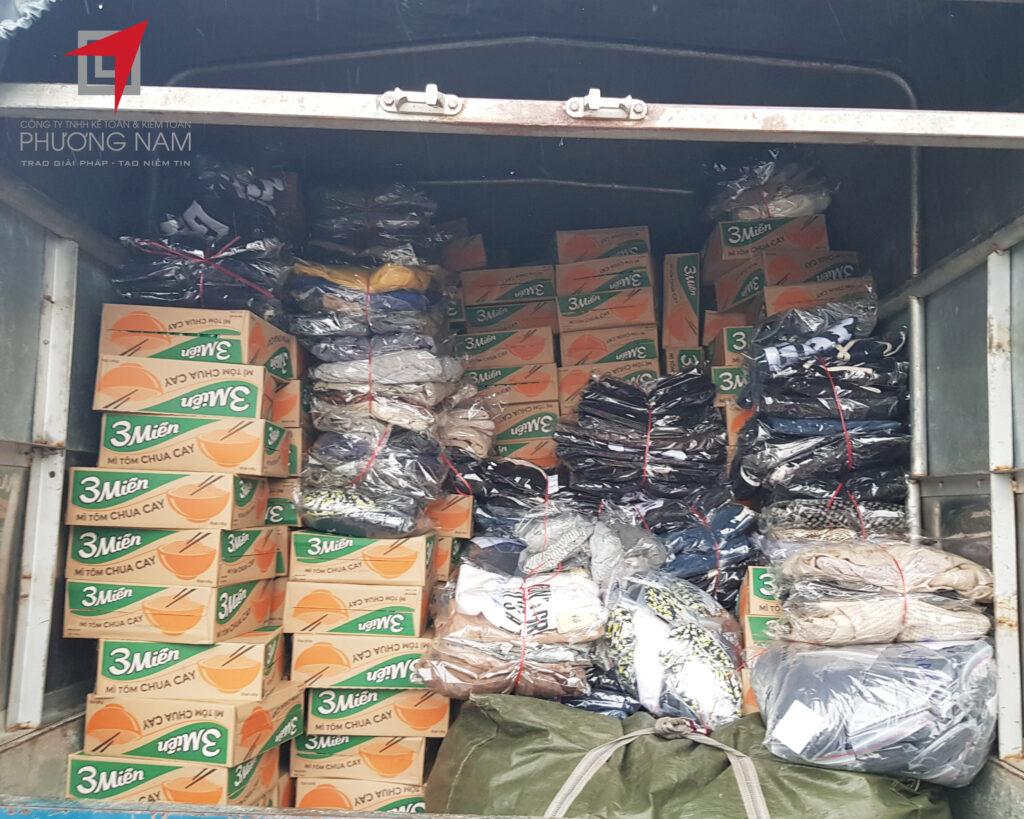 Người dân vùng lũ vui mừng khi nhận cứu trợ từ Phương Nam