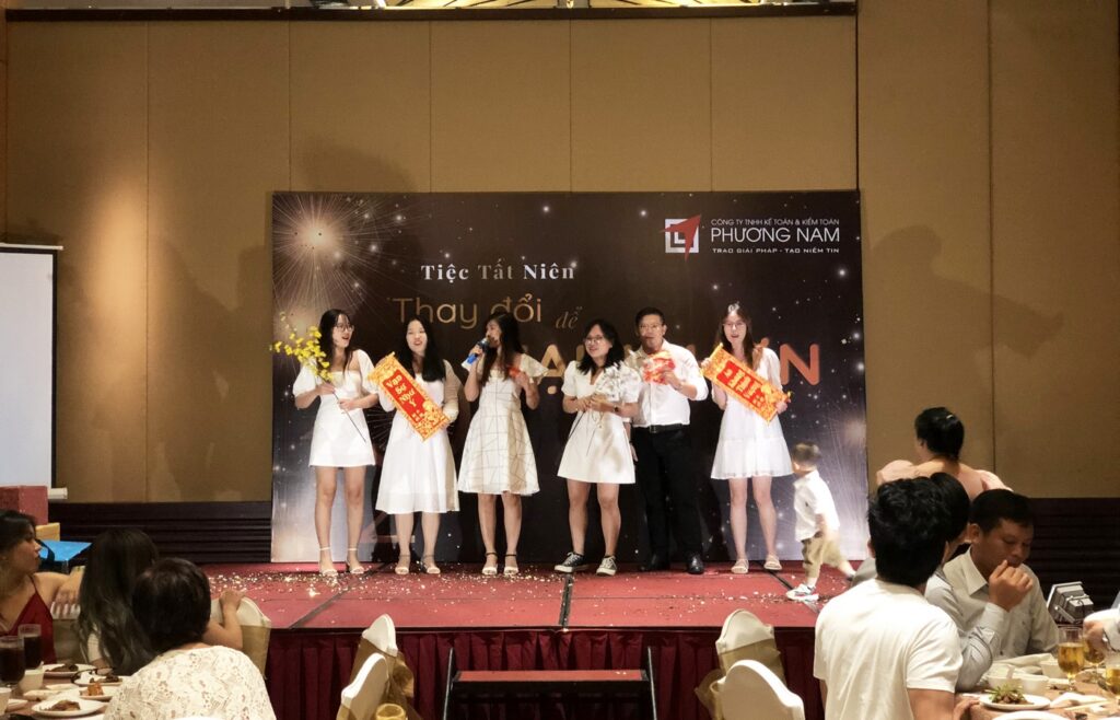 Tiệc mục hát mashup “Tết đến xuân về”