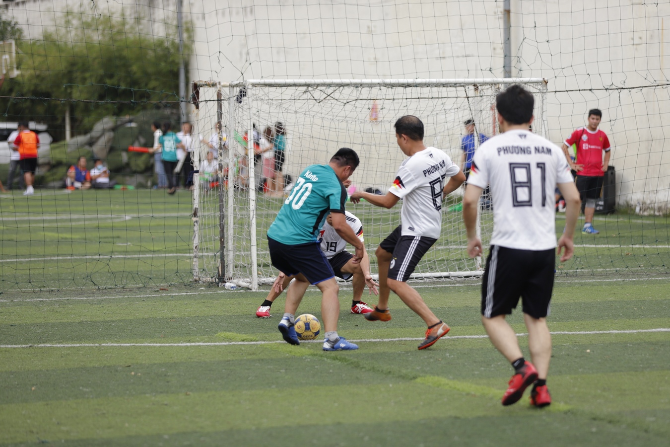 Phương Nam chơi hết mình trong các trận đấu