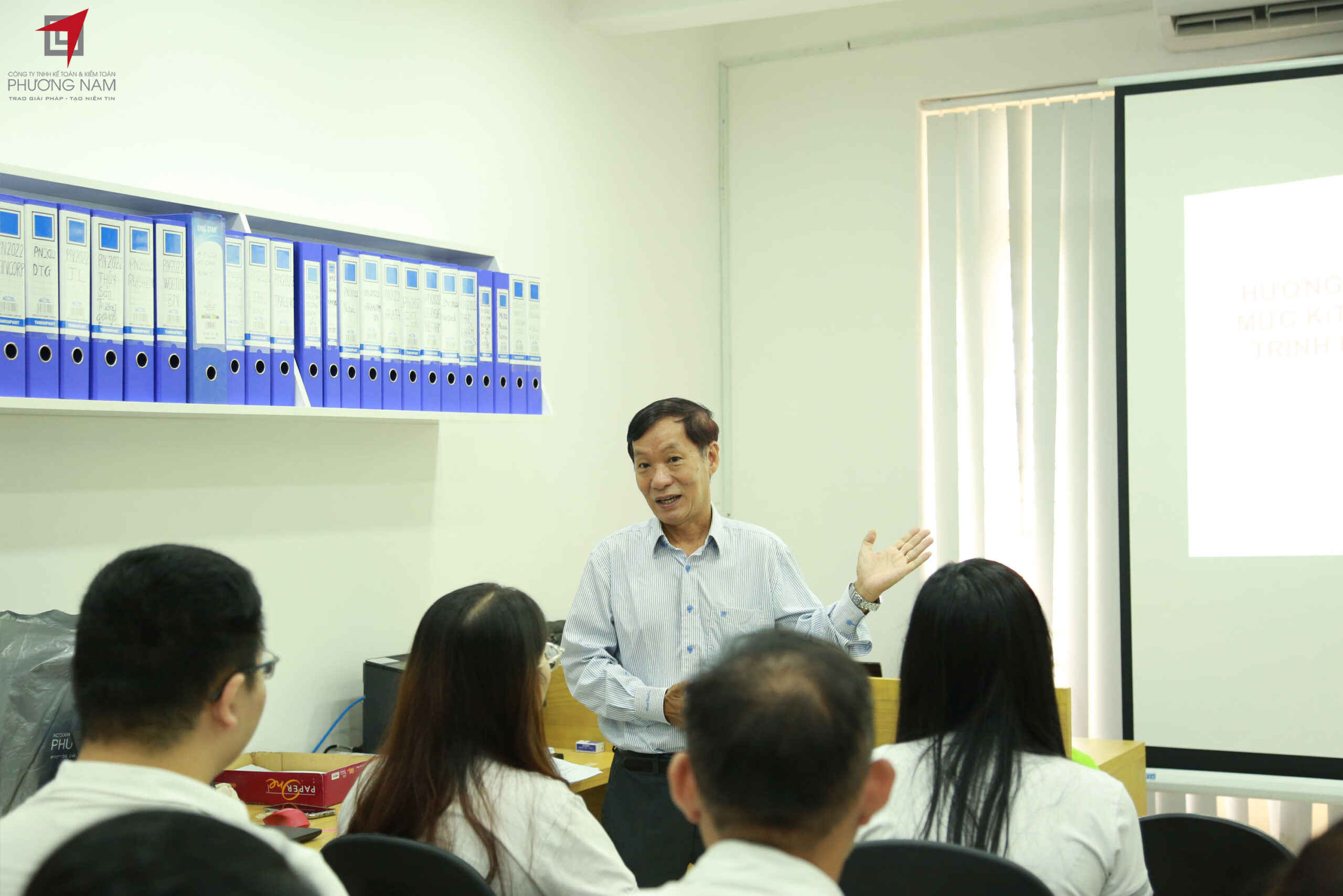 Giảng viên đứng lớp là ông Điền Văn Châu với nhiều năm kinh nghiệm nghề và giảng dạy